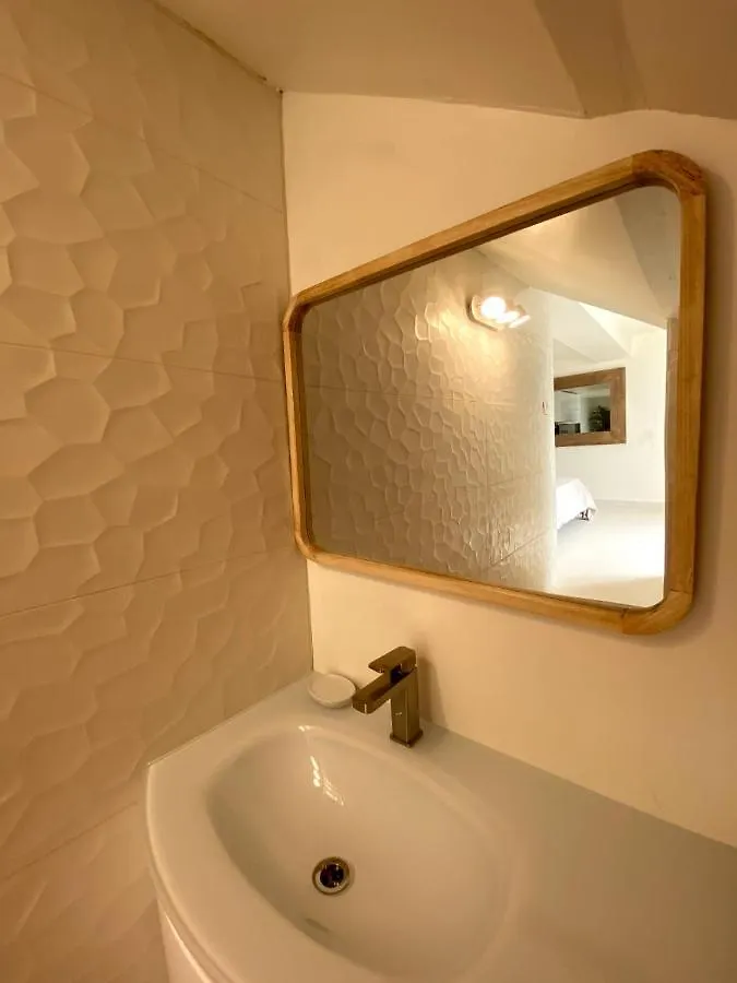 Les Suites Love 3 Spa Vue Mer Piscine Marseille Guest house