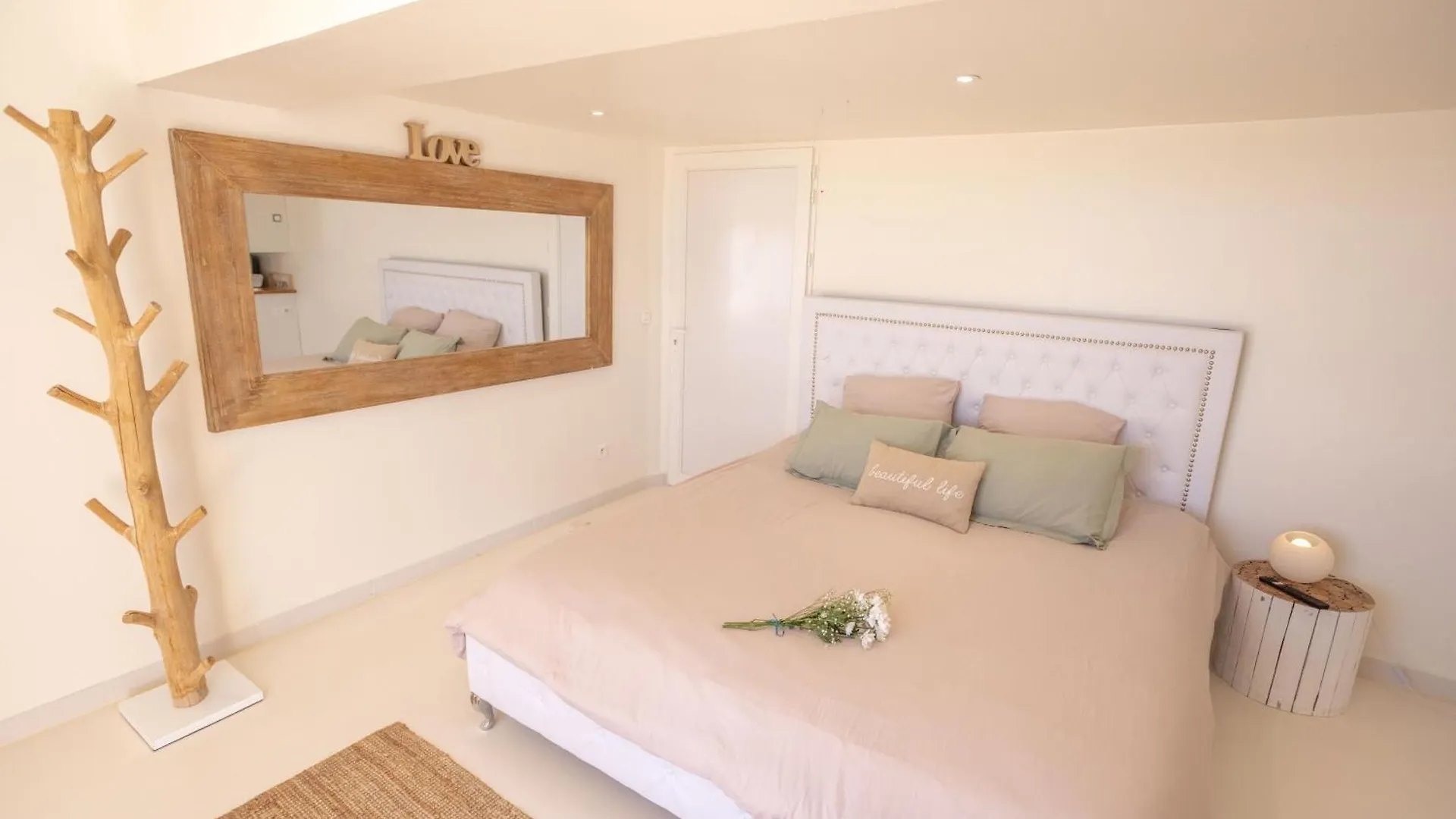 Les Suites Love 3 Spa Vue Mer Piscine Marseille Guest house