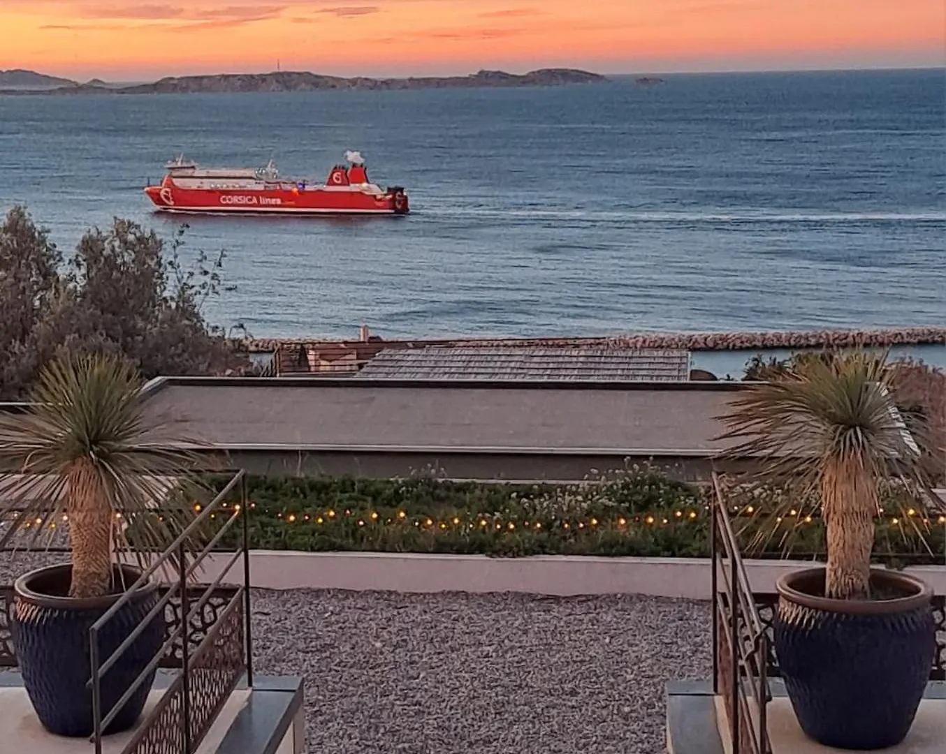 Les Suites Love 3 Spa Vue Mer Piscine Marseille Guest house